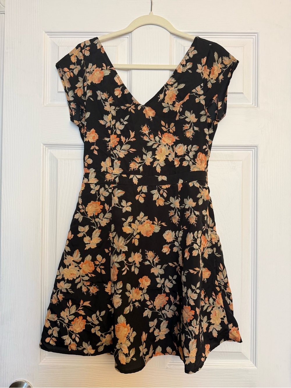 Floral Lightweight V-Neck Women’s Summer Dress in Black with Peach Blooms